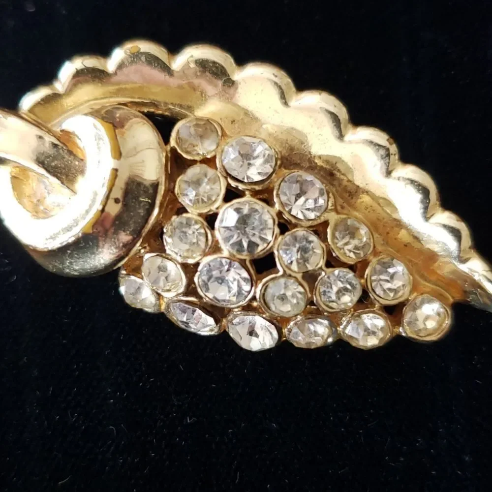 VNTG Goldtone White Rhinestone Grape Brooch